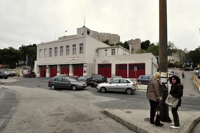 Polaganje vijenaca u spomen na stradale vatrogasce na Kornatima