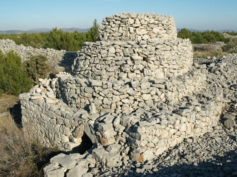 Najava četiriju svibanjskih suhozidarskih gradionica u okolici Šibenika
