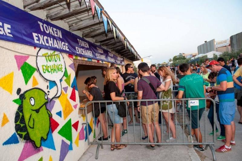 Prvi put u Hrvatskoj Mastercard i Erste Card Club uvode cashless sustav na Terraneo Festivalu!