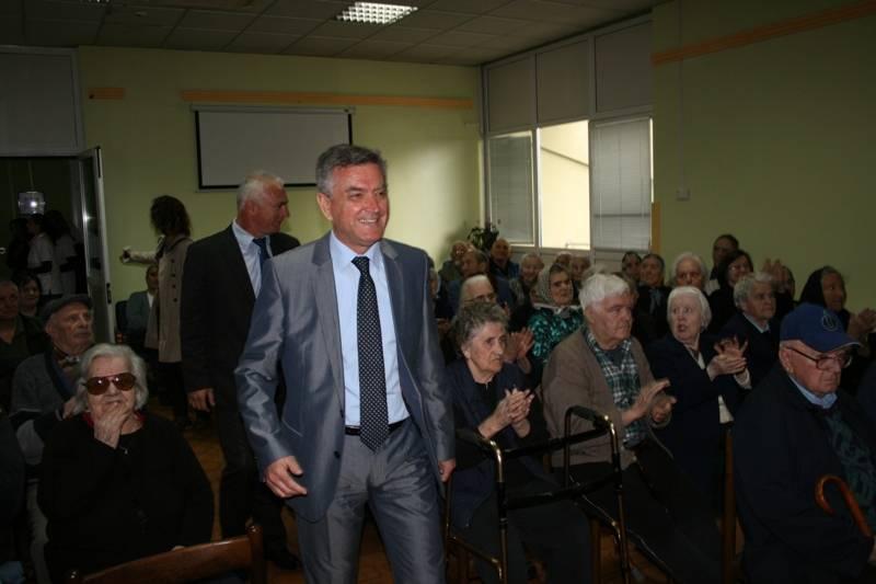 Gradonačelnik Burić i župan Pauk posjetili korisnike Cvjetnog doma
