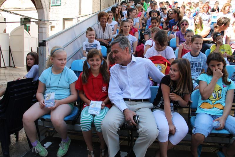 Gradonačelnik Burić pozdravio djecu iz Gunje