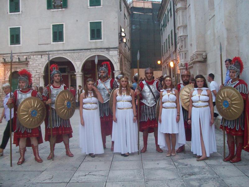 Skupina Makedonskih falangi na Sajmu u Šibeniku 