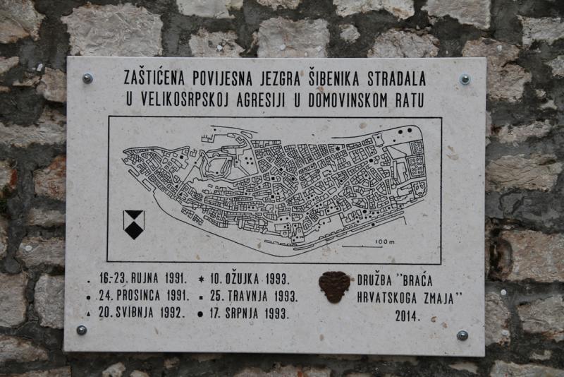 Otkrivena spomen- ploča zaštićene povijesne jezgre Šibenika stradale u velikosrpskoj agresiji u Domovinskom ratu