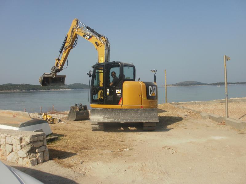 Počeli radovi na uređenju plaža i obala u Žaboriću i Grebaštici
