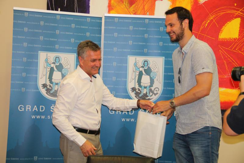 Gradonačelnik primio košarkaške reprezentativce Šibenčane Šarića i Bilana