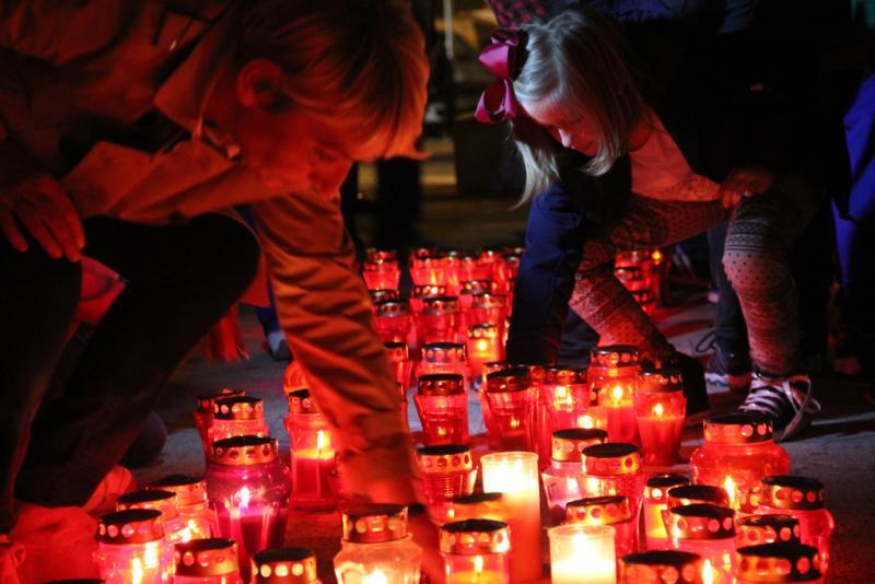 Paljenje svijeća u Šibeniku u znak sjećanja na žrtvu Vukovara 