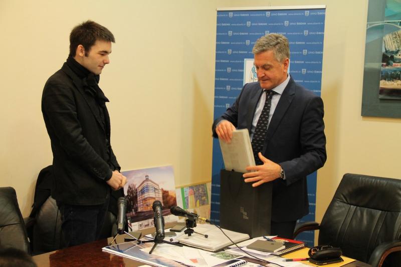Gradonačelnik primio mladog šibenskog znanstvenika Josipa Skeju 