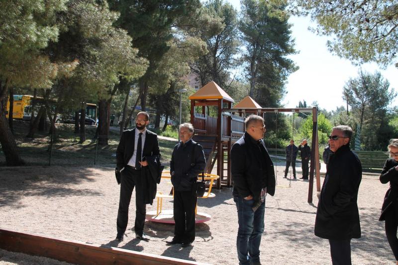  Gradonačelnik Burić obišao radove čišćenja  dječjih igrališta