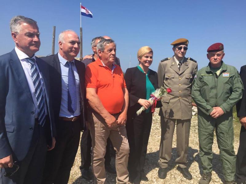 Predsjednica Kolinda Grabar Kitarović posjetila otok Žirje i obišla Južnu bitnicu 