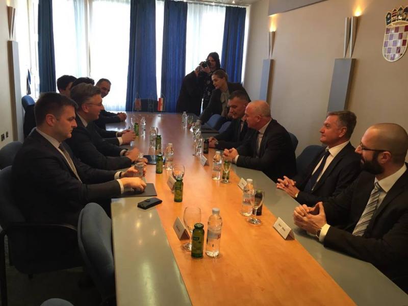 Radni sastanak predsjednika Vlade Andreja Plenkovića s gradonačelnikom Burićem i županom Paukom 