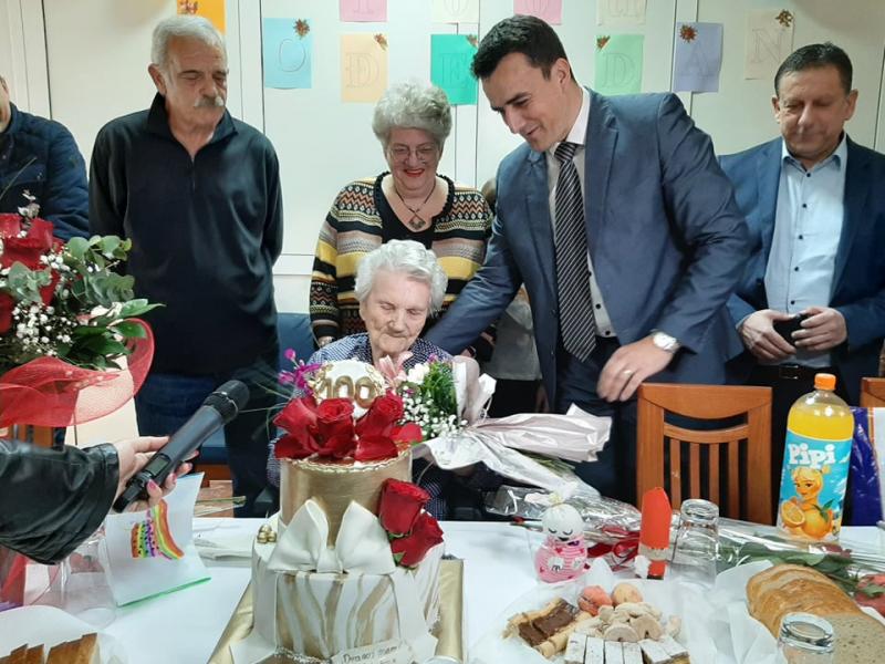 Zamjenik gradonačelnika Paško Rakić čestitao stoti rođendan najstarijoj korisnici Cvjetnog doma gđi Ani Kozić