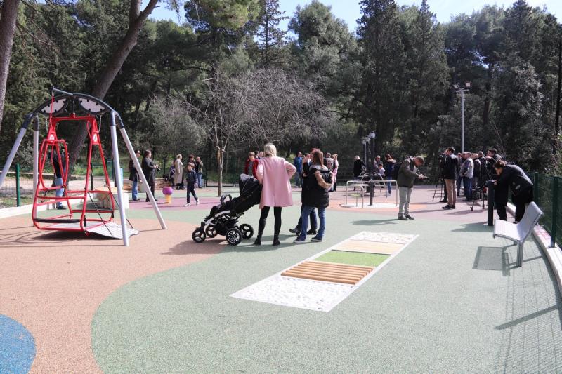 U park-šumi Šubićevac izgrađeno prvo igralište za djecu s posebnim potrebama