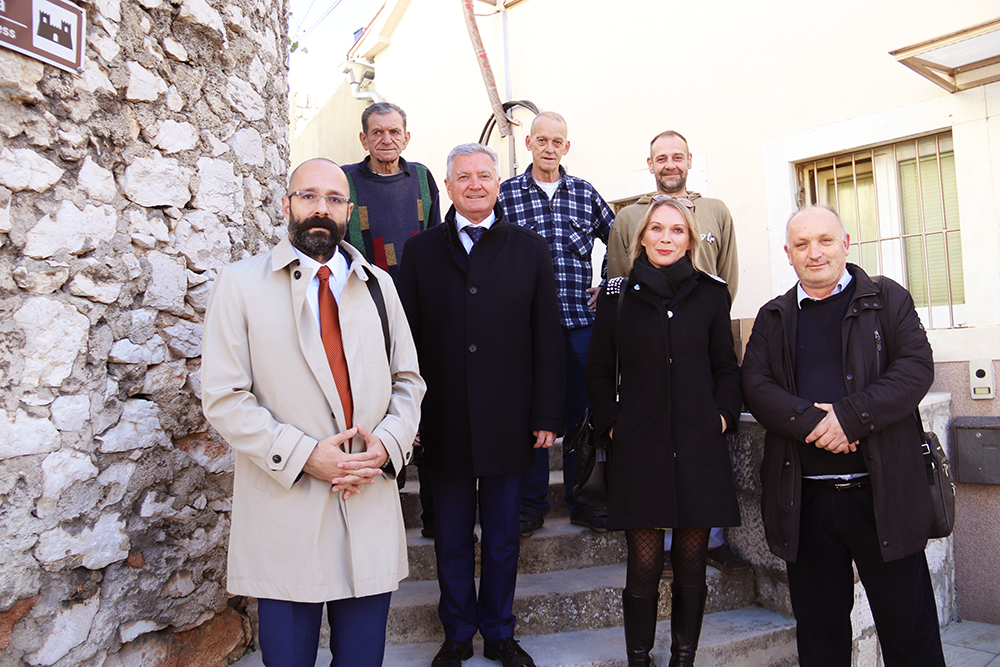 Gradonačelnik Burić sa suradnicima obišao Caritasovo Prihvatilište za beskućnike
