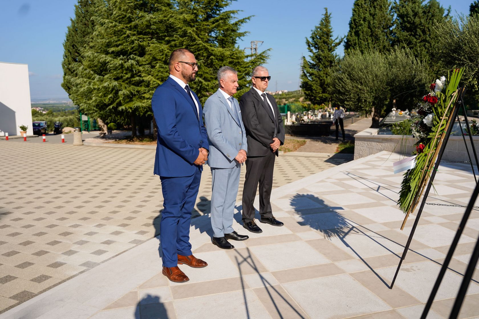 U povodu Dana grada Šibenika položeni vijenci i zapaljene svijeće na Gradskom groblju Kvanj 