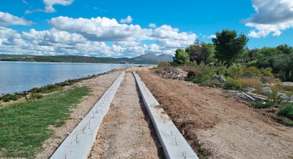 U tijeku radovi treće faze uređenja šetnice sv. Mihovila u Raslini  