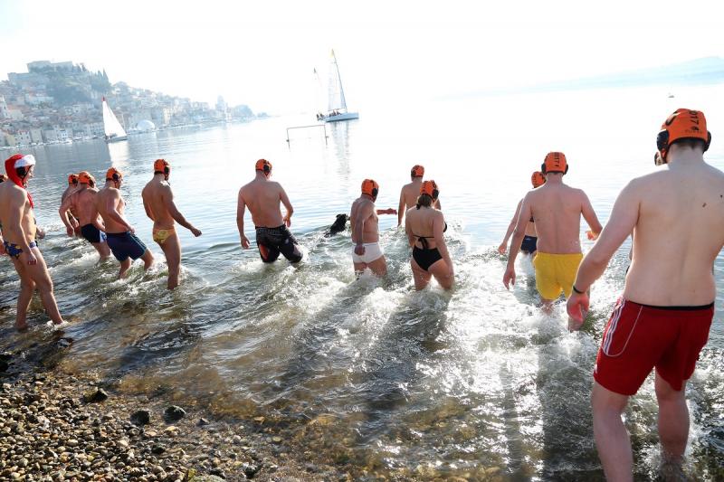 XIII. po redu Novogodišnje kupanje na plaži Banj 